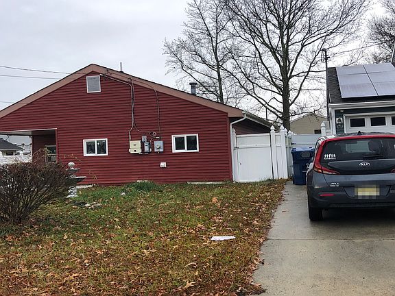 2nd image of 207 Falcon Dr