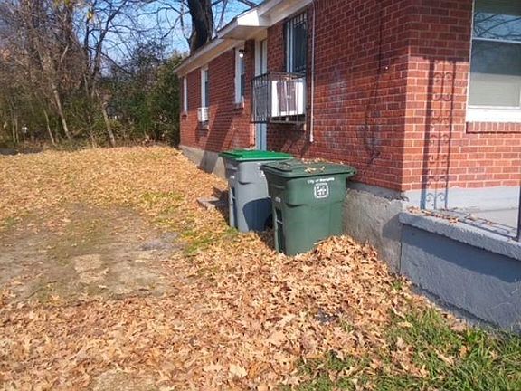 3rd image of 2452 Saratoga Ave