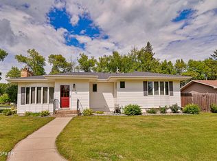 218 49th Ave S, Grand Forks, ND 58201