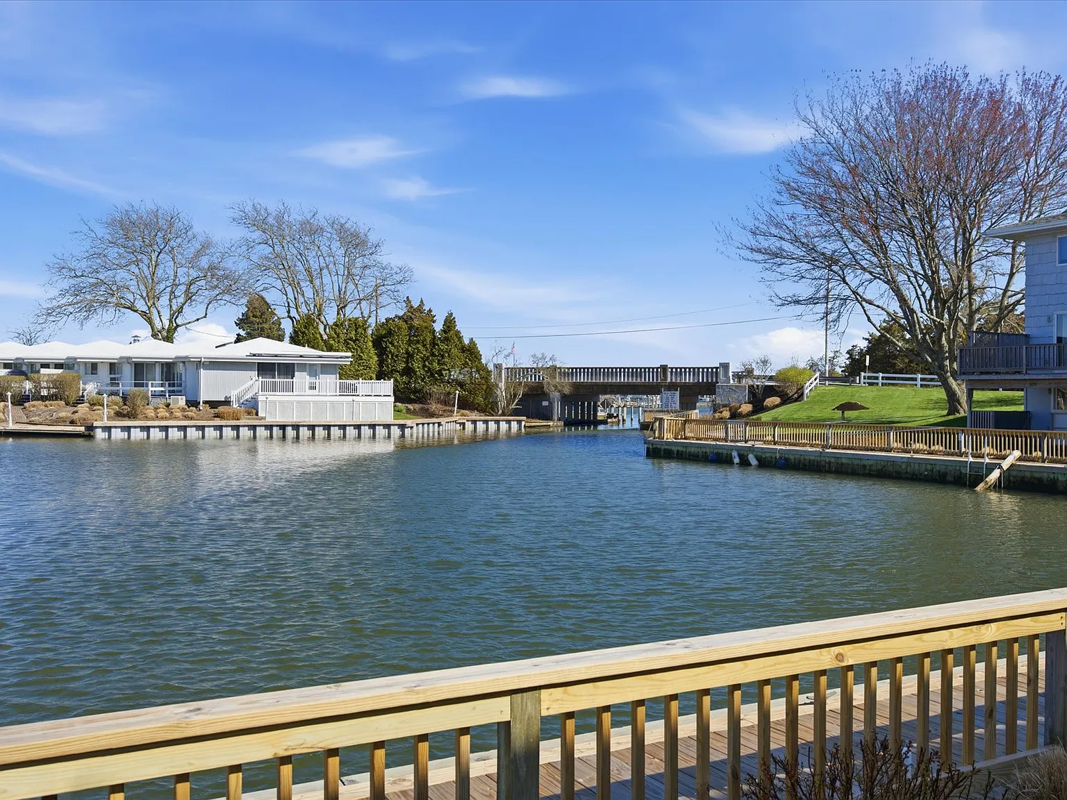 Westhampton Beach Waterfront Condo with Pool — Photo 1
