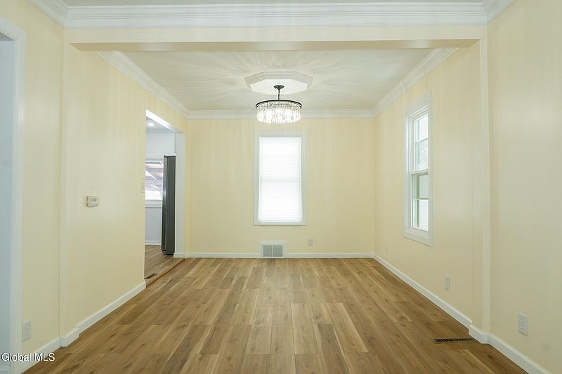 5th image of 126 Manchester Road