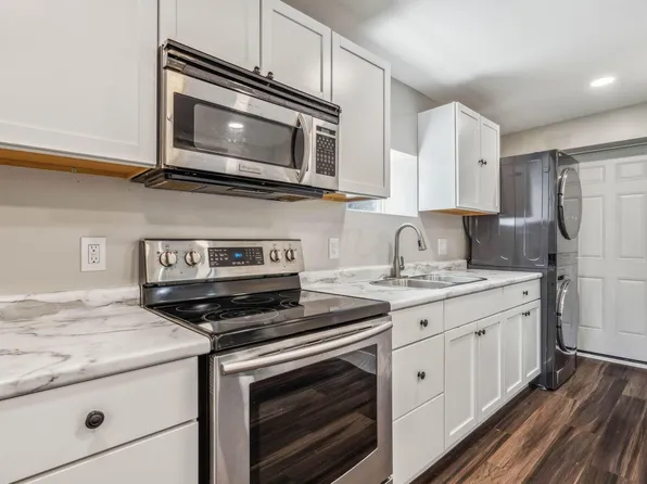 4761 Groves Rd, Columbus, OH 43232