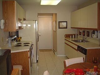 2nd image of 110 Strathmore Court Dr
