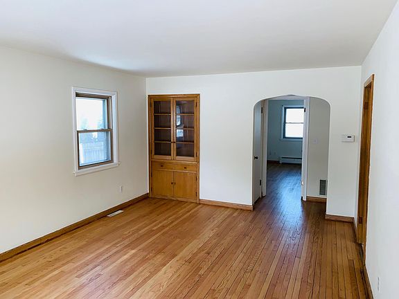5th image of 4466 S Whitnall Ave