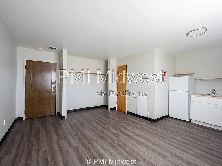 Glenstone Apartments — Photo 7