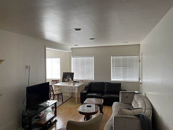 4th image of 1317 W Alameda Ave #A