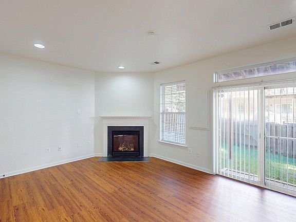 3rd image of 502 Legrace Ter NE