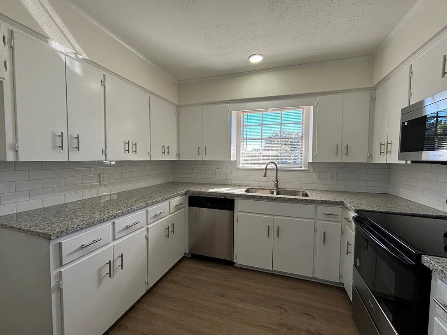 3 bed, 1704 sqft, $1,875 — Photo 3