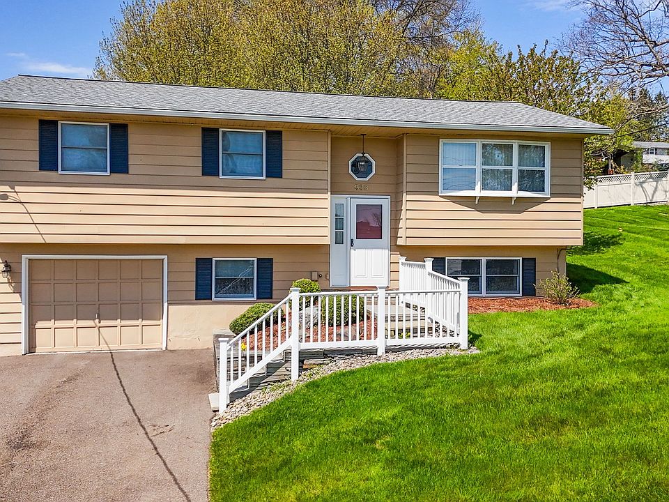 2nd image of 933 Squires Ave