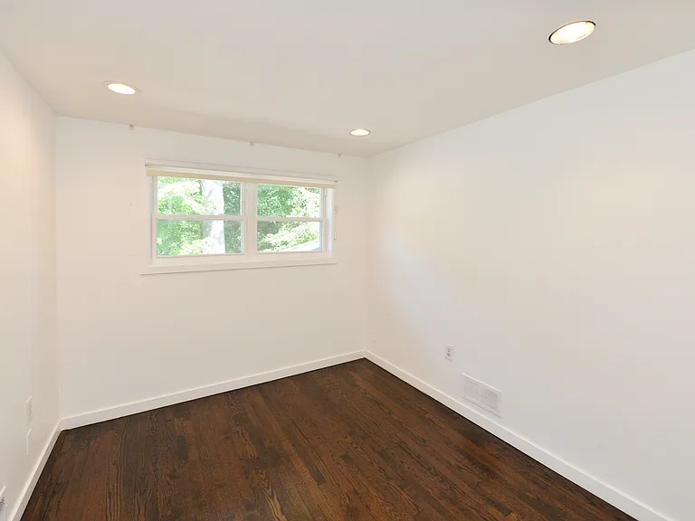 38 Griswold Pl — Photo 23