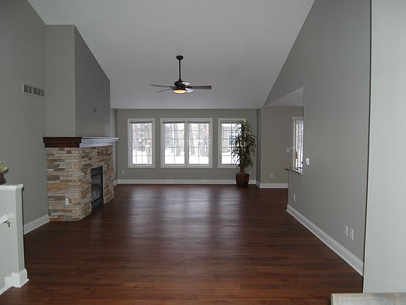 4th image of 65 Glenview Dr