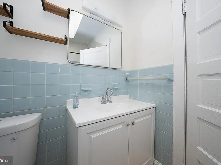 1 S Valley Rd #202 — Photo 16