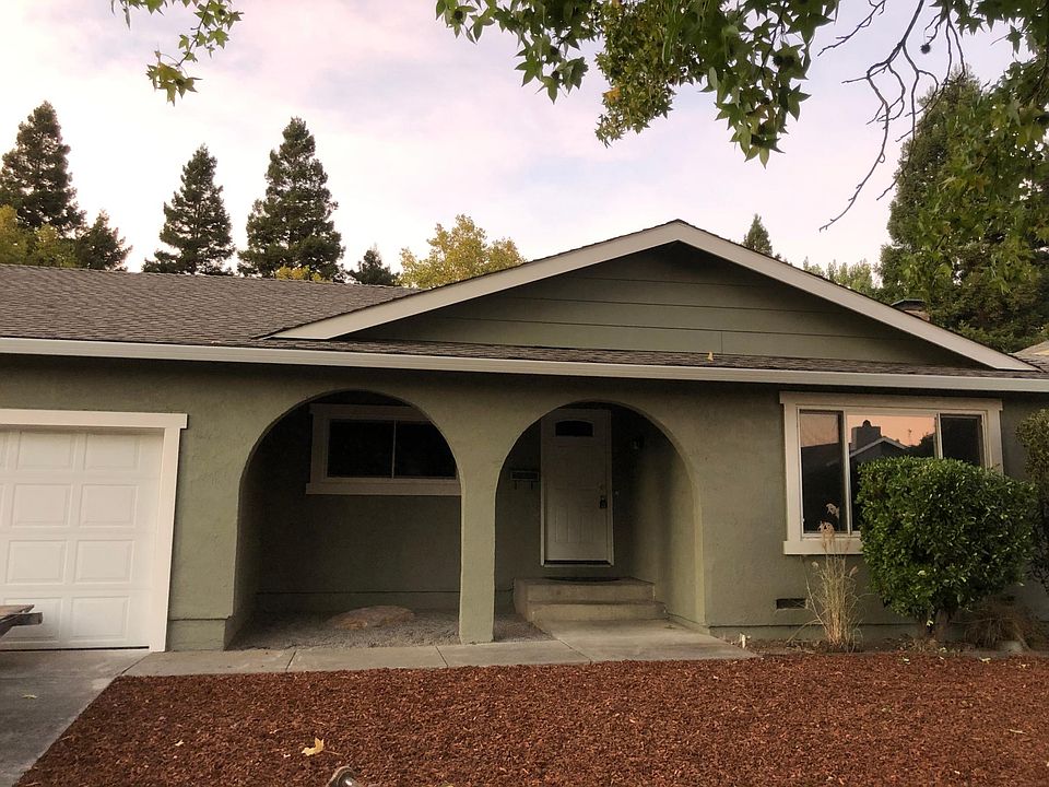 Low maintenance front yard