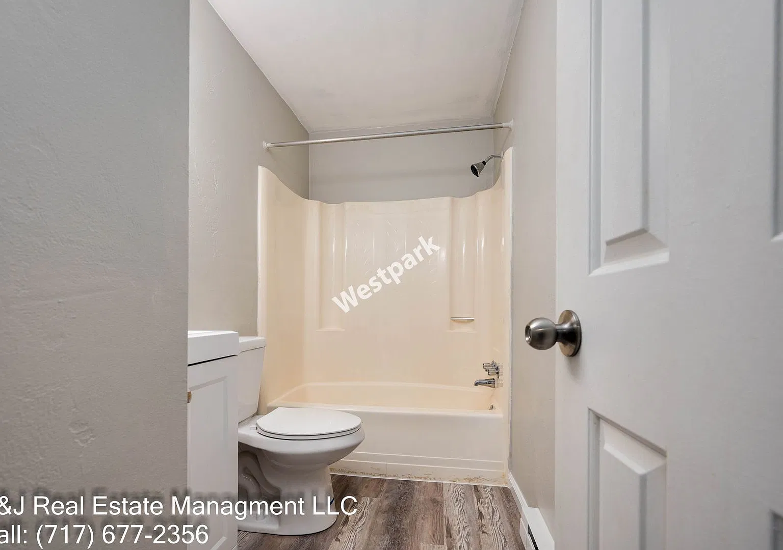 West Park Apartment — Photo 3