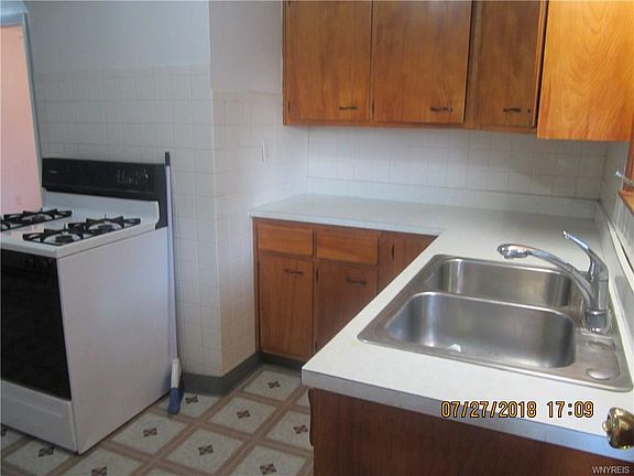 4th image of 408 University Ave
