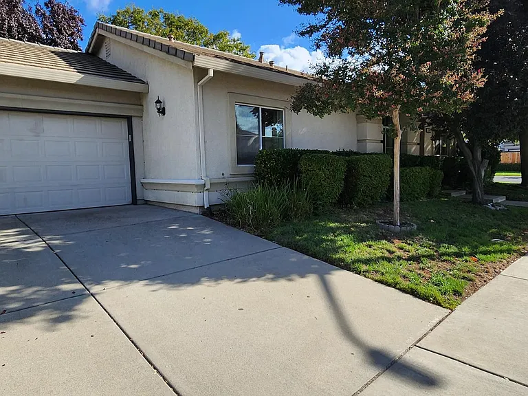 10 Penelope Ct — Photo 3