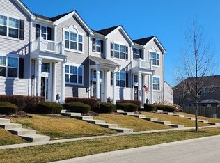 1101 Sapphire Ln, Pingree Grove, IL 60140