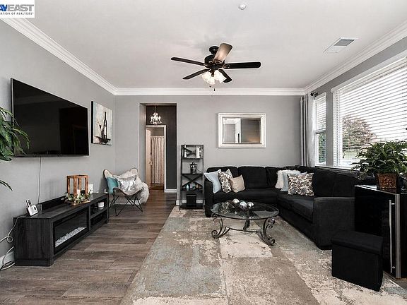 4th image of 522 Encore Way