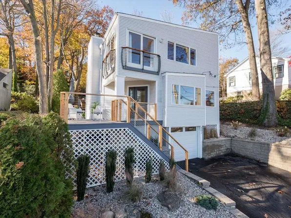 602 McKinley Terrace, Centerport, NY 11721