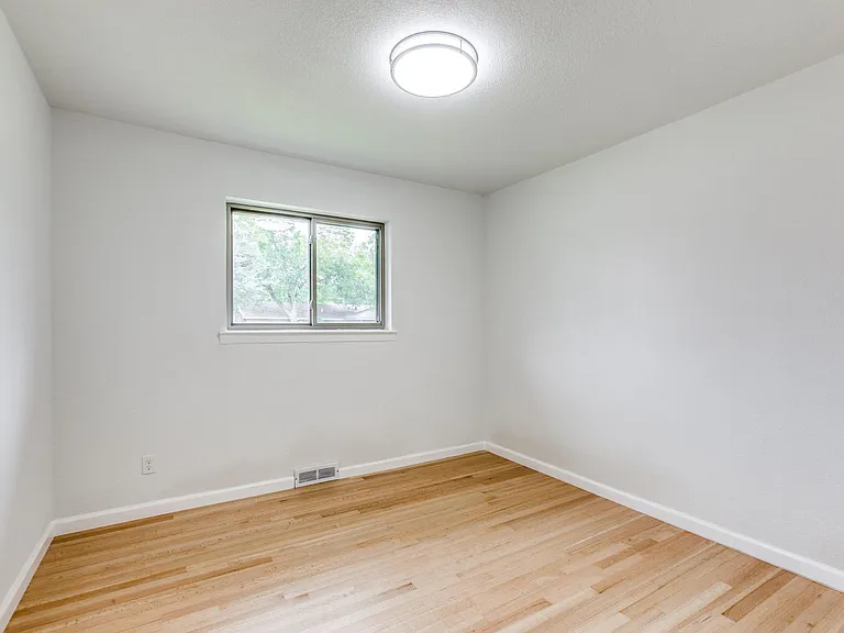 3517 Woodleigh Dr — Photo 18