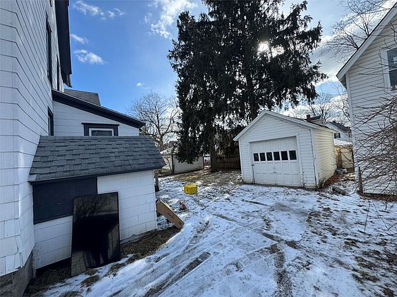 3rd image of 6 Lockwood St