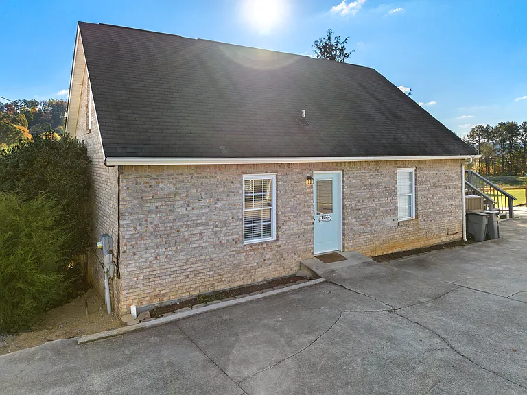 1955 Lakeshore Dr — Photo 13