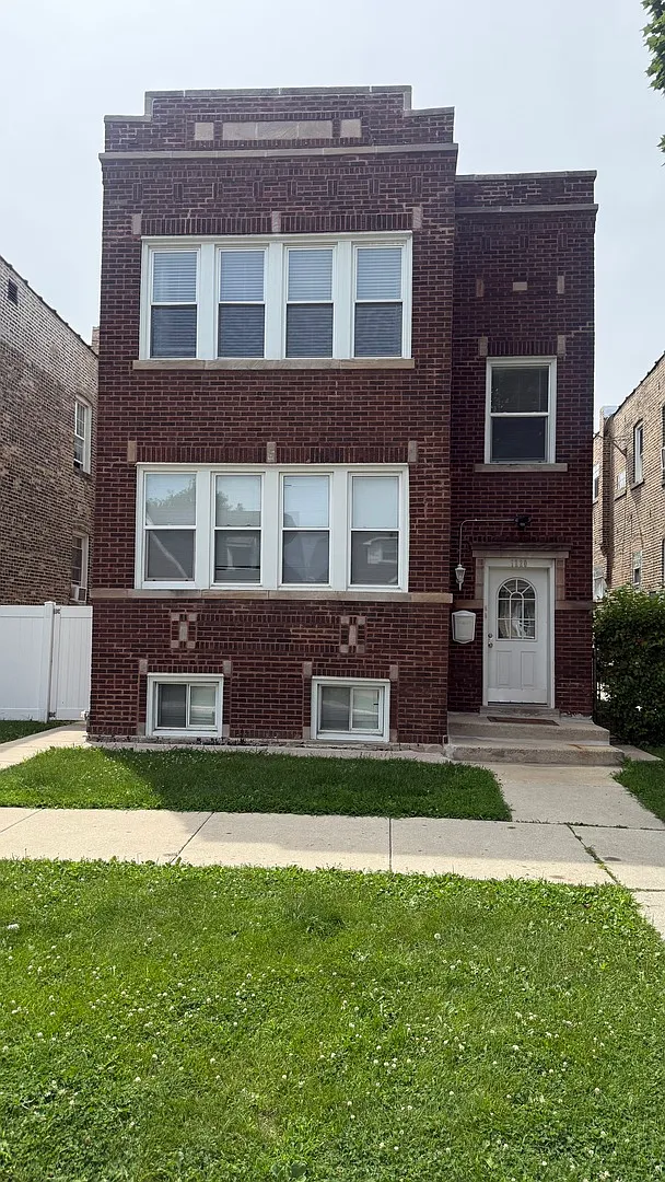 3 bed, 2.0 bath, 1300 sqft, $2,500 — Photo 1