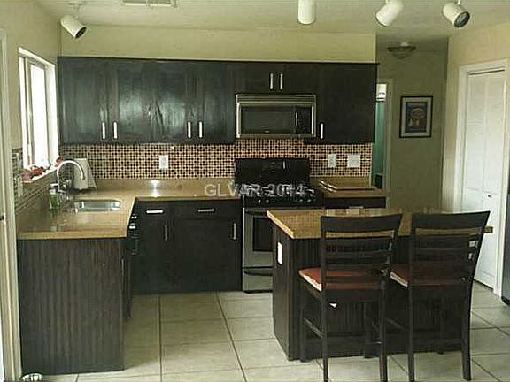3rd image of 1126 Blitzen Dr