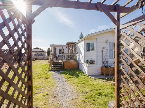 753 Steinbrunner Rd, Gibsons, BC V0N 1V9