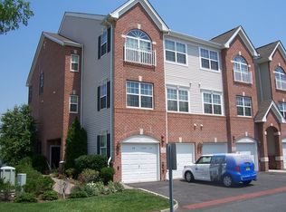 37 Lee Ct, Jersey City, NJ 07305