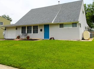 60 Canoe Birch Rd, Levittown, PA 19057