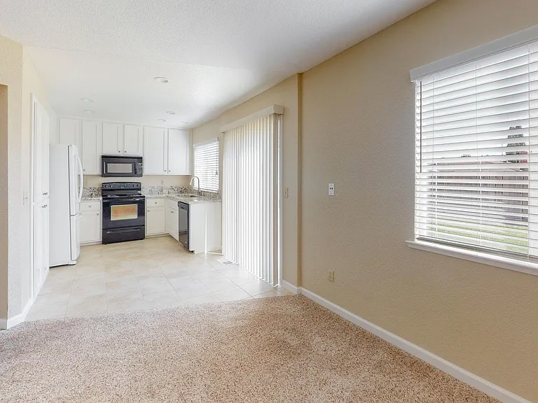 225 Leafwood Ct — Photo 5