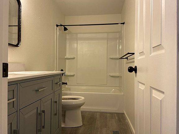 5th image of 6410 Alder Glen Dr SE