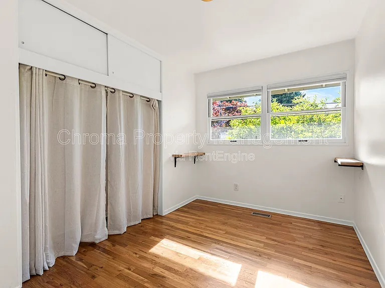 7676 N Mississippi Ave — Photo 9