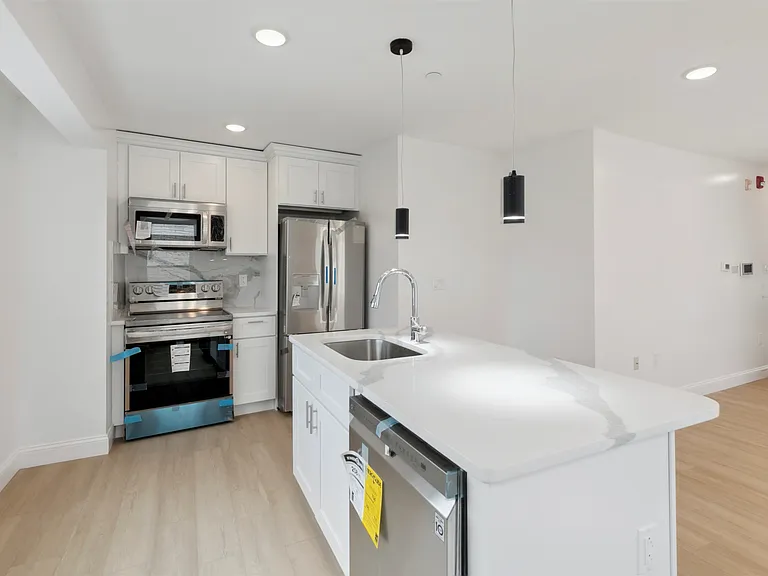 2118 W Oxford St #1 — Photo 4