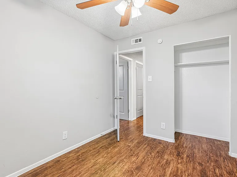 Lamar Place Apartments — Photo 76