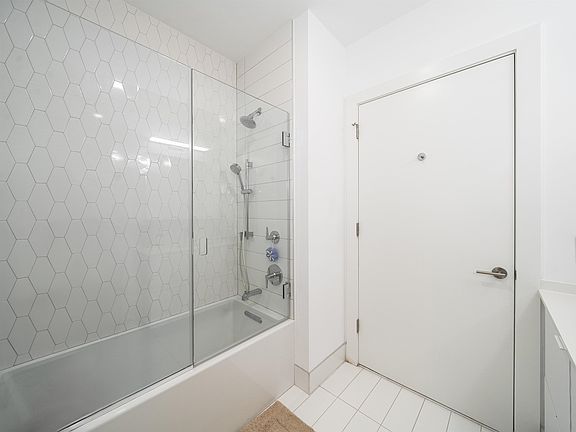 3rd image of 338 Newark Ave APT 306