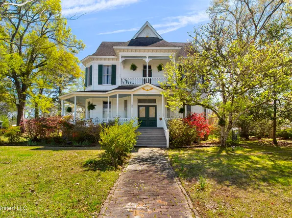 140 E Semmes St, Canton, MS 39046