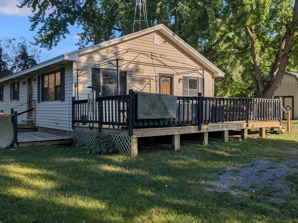 62595 48th Ave, Hartford, MI 49057