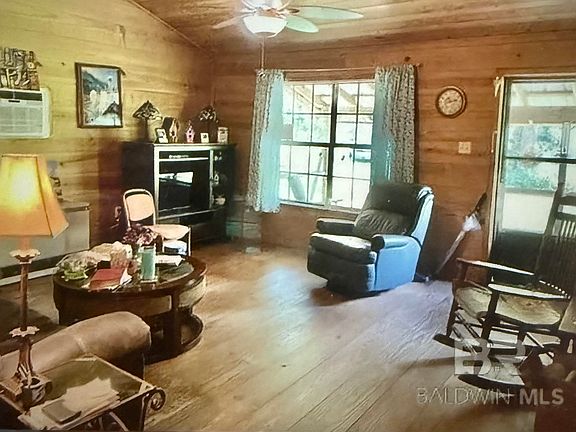 4th image of 212 Robinson Dr