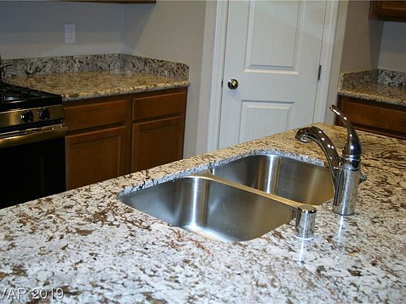 5th image of 694 Nathanial Ct