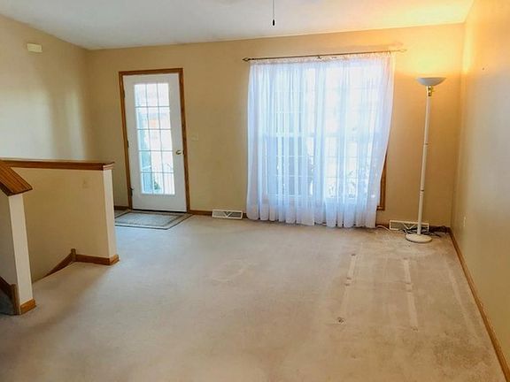 4th image of 9909 Holly Dr