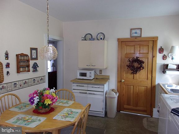 3rd image of 328 N 10th St