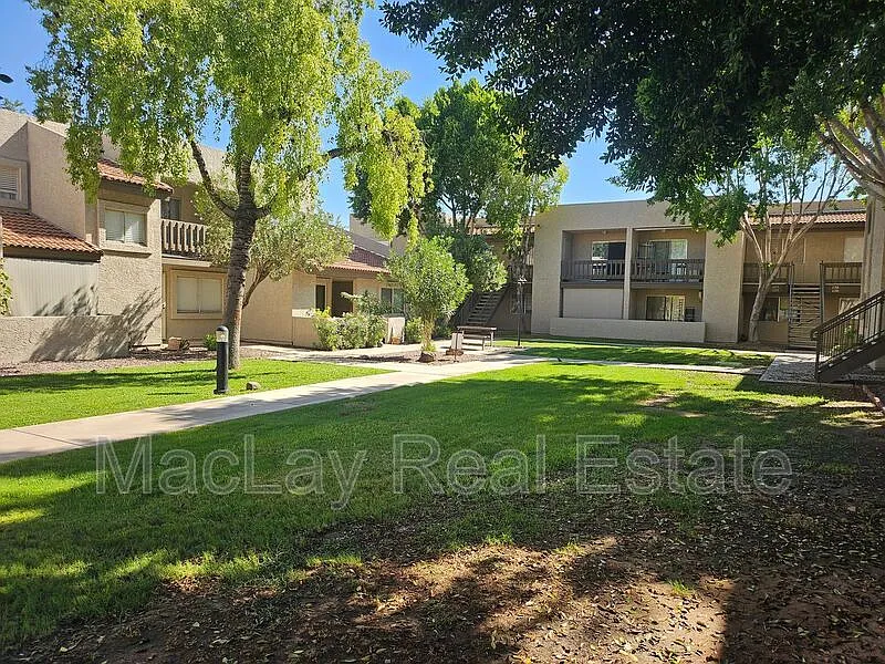 2 bed, 2.0 bath, 879 sqft, $1,195 — Photo 2