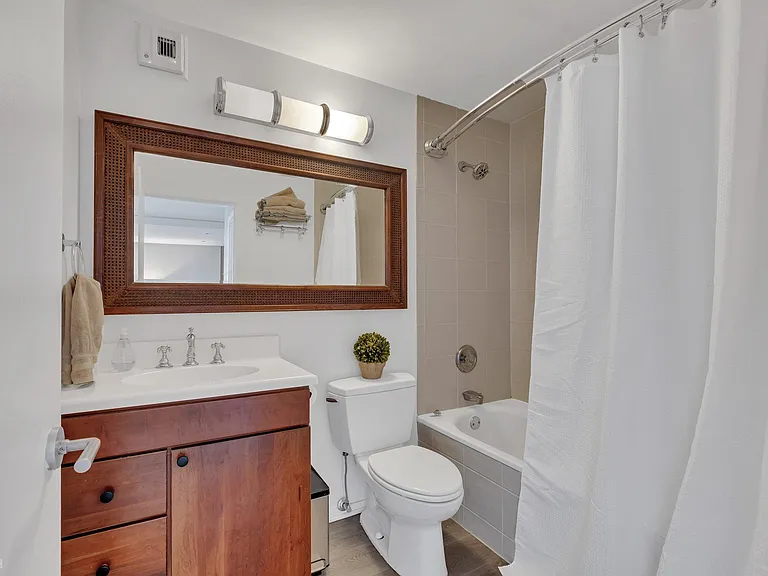 1660 N Lasalle St #4006 — Photo 12