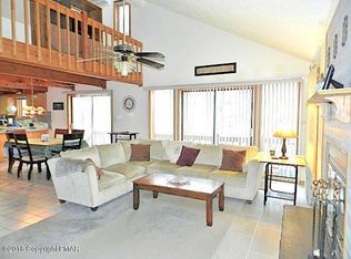 7024 Woodbridge Dr W, Bushkill, PA