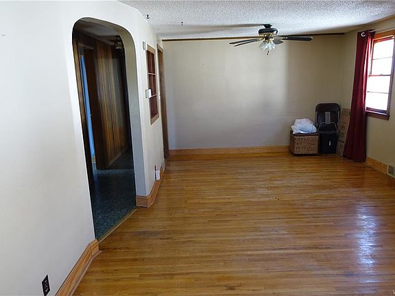 3rd image of 18 Celina St