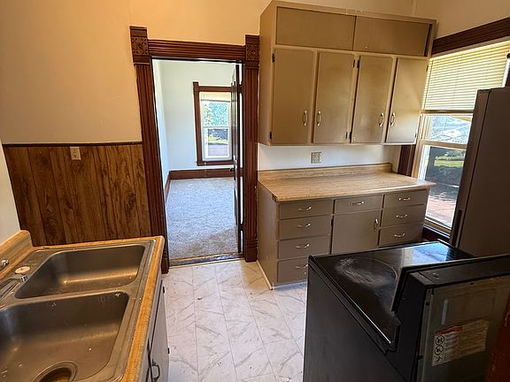 2nd image of 533 W Cherry St #3