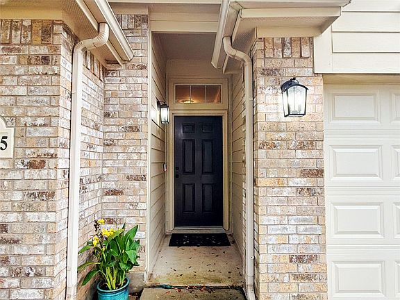 3rd image of 24615 Colonial Elm Dr