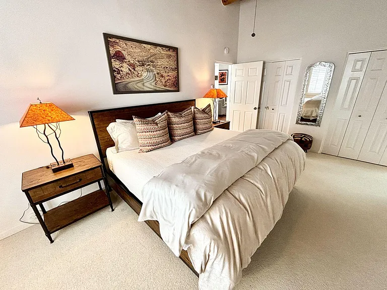 701 E Alameda St — Photo 17